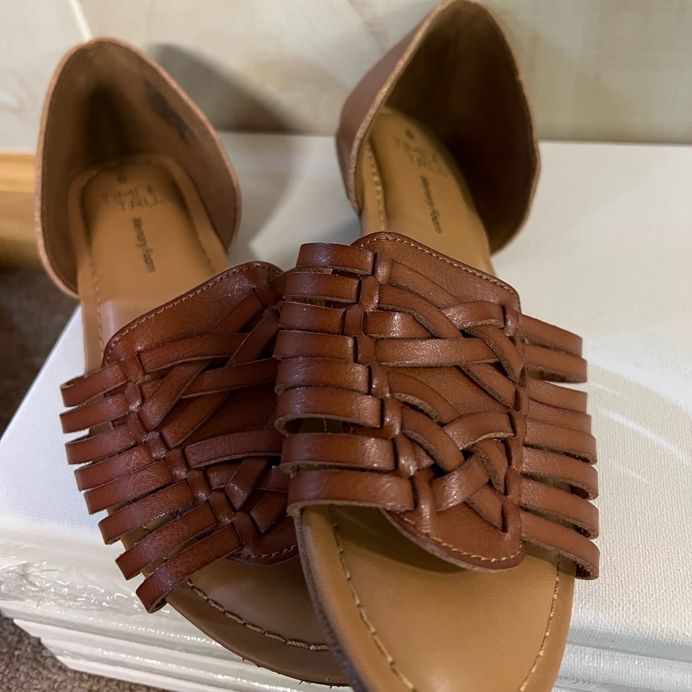 Open toed flats